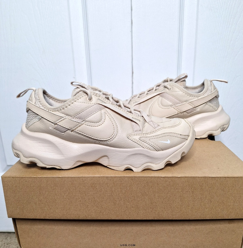 Nike TC 7900 Sanddrift HF1055-133 size 8 Women's